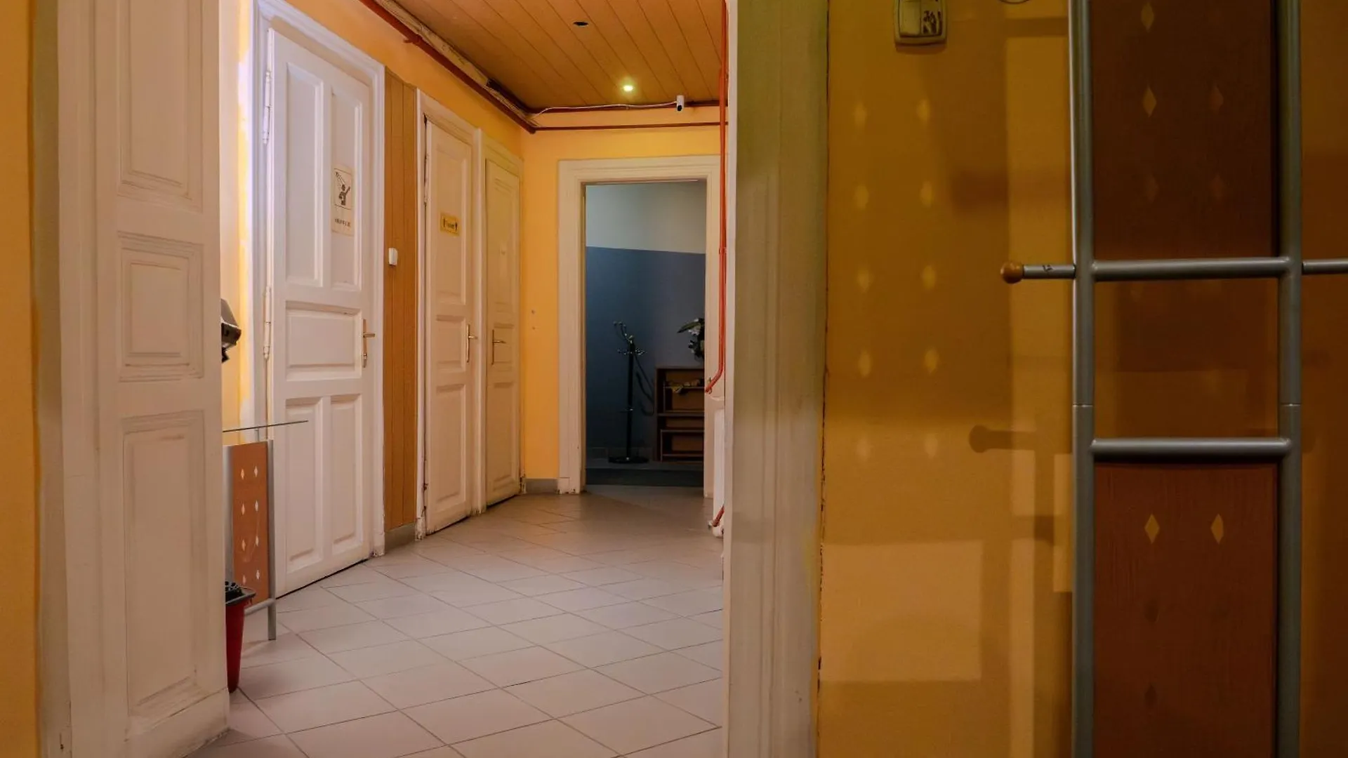 Deep Guest House Будапешт Хостел